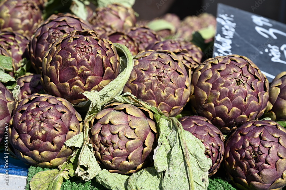 Fototapeta premium Artichokes on a farmers market, Brussels, Belgium
