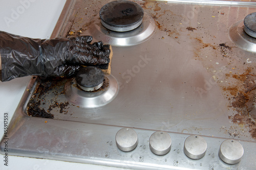 Tableau sur toile a hand in black glove washing dirty cooker