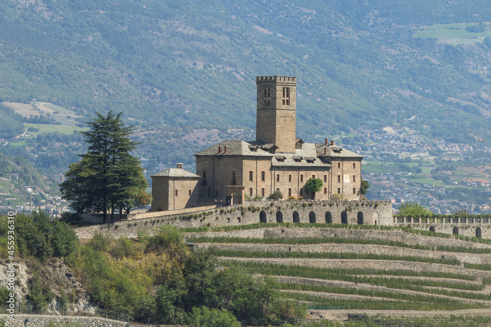 Il Castello Reale di Sarre, borgo della Valle d'Aosta. Il Castello Reale di Sarre, borgo della Valle d'Aosta.
