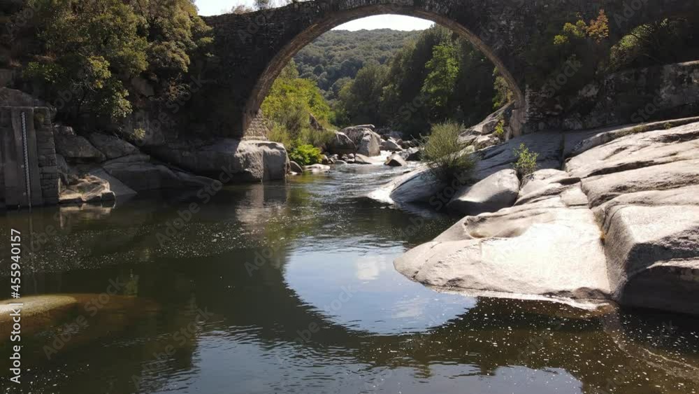 élévation au dessus d'un pont Génois - Corse élévation au dessus d'un pont Génois - Corse
