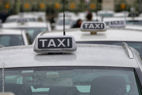 Fotografia, Obraz Closeup of the taxi cabs roof signs