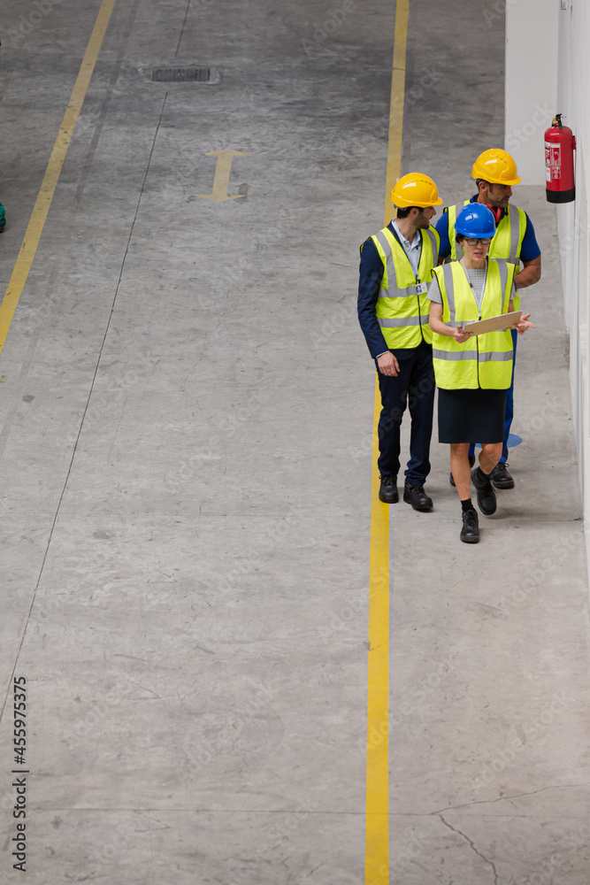 © KOTO - Supervisor and workers talking in factory