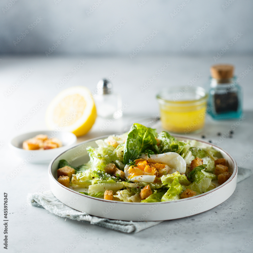 Green salad with egg and bread croutons Green salad with egg and bread croutons