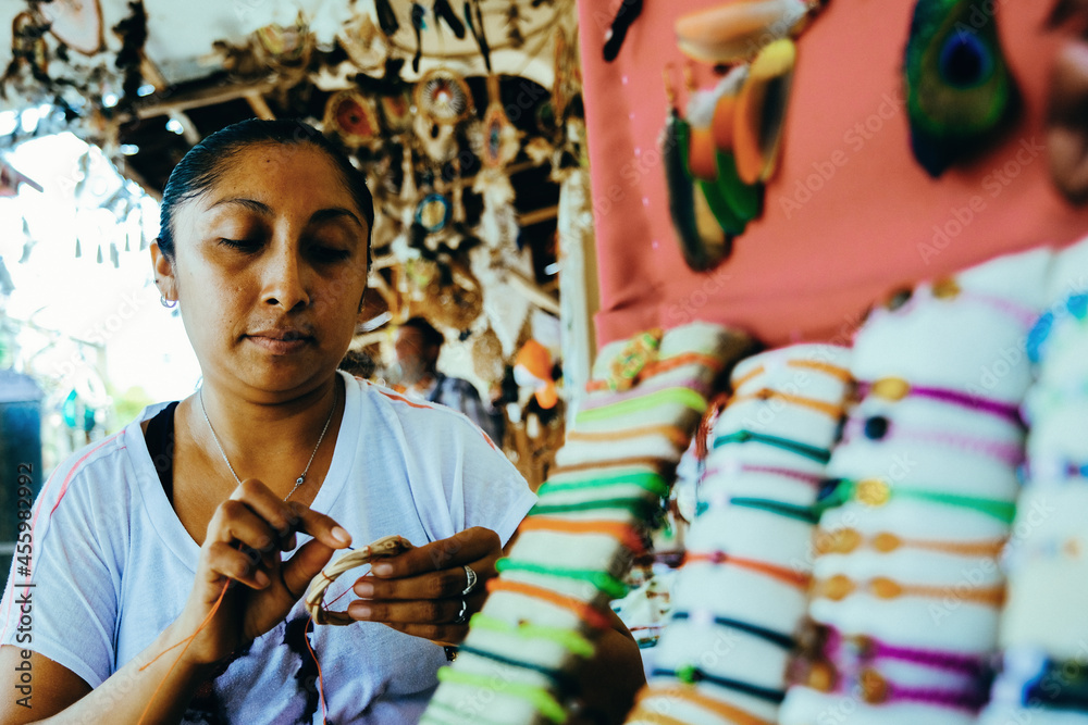 Obraz premium Young female craftswoman concentrating while preparing decoration at shop