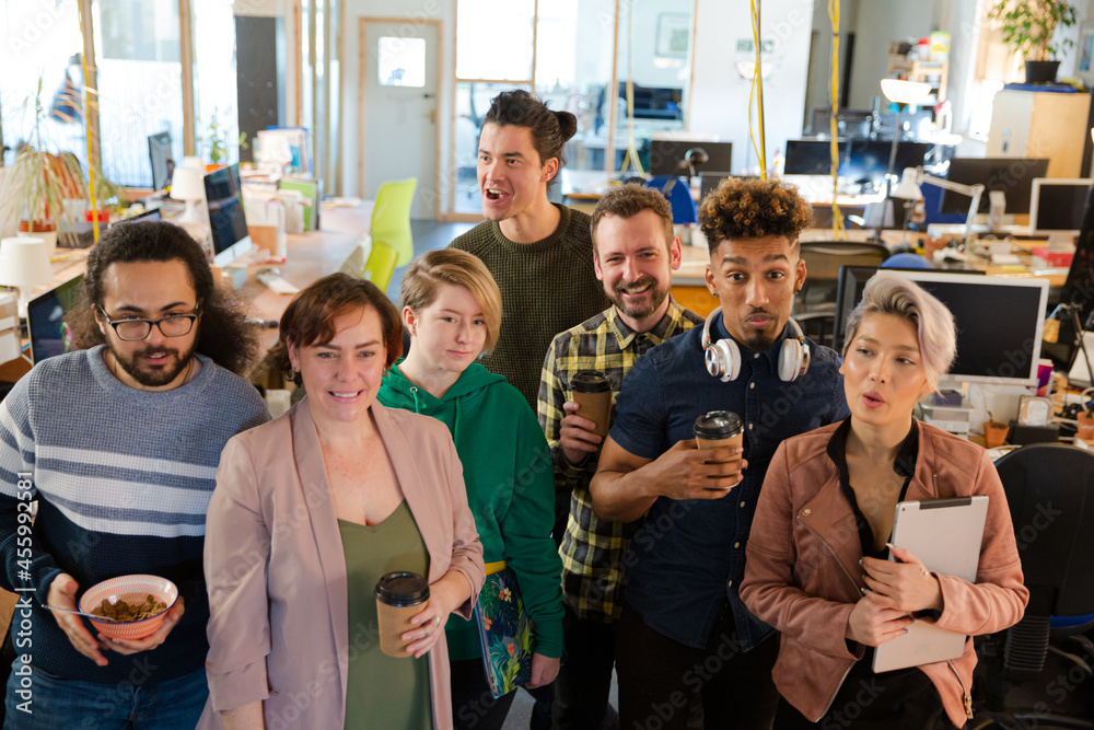 Obraz premium Team posing in office, smiling