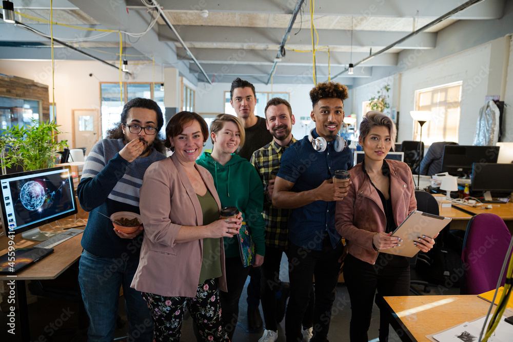 Obraz premium Team posing in office, smiling