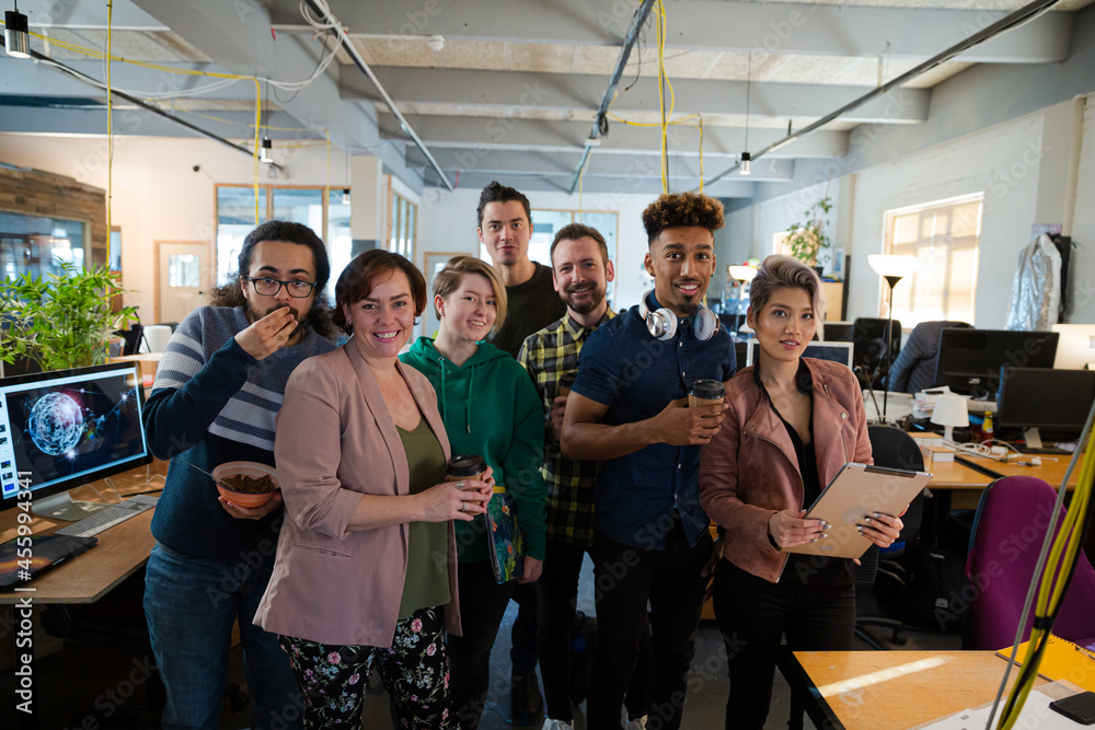 Naklejka premium Team posing in office, smiling