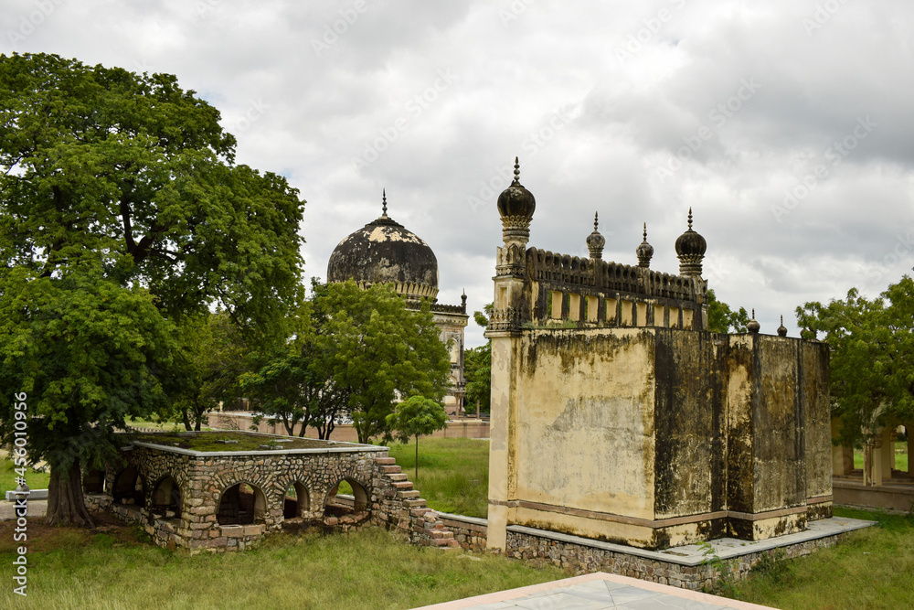 Obraz premium Antique Islamic Architectural Art Seven Tombs Dome of Qutub Shahi Rulers of Hyderabad
