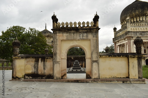 Sultan Quli Qutb Mulk's tomb was built in 1543. Seven Tombs photo