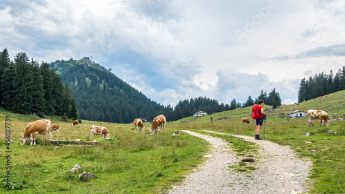 Frau wandert zum Hochries photo