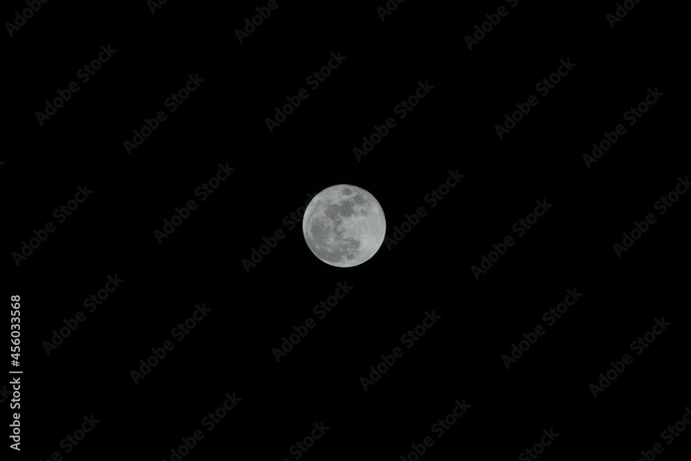 Obraz premium full moon on black