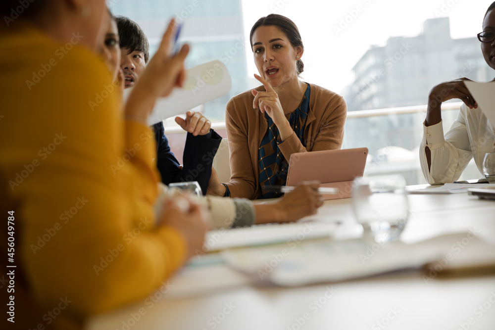 Obraz premium Business people brainstorming in conference room