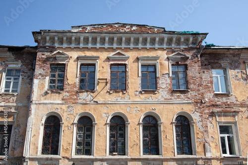 old city building, with a damaged and dilapidated facade © Klever_ok