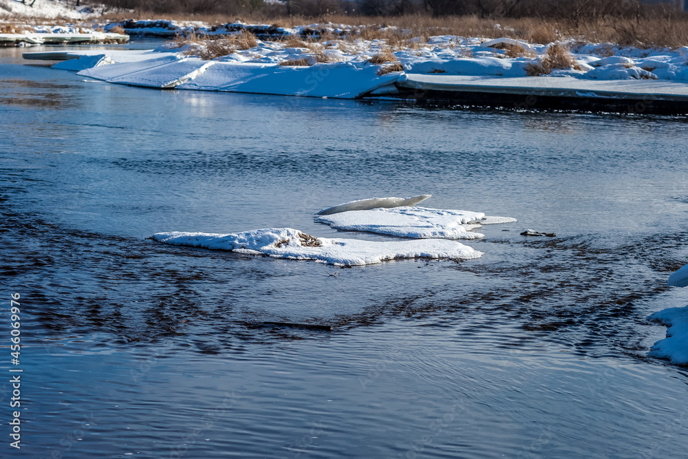Obraz premium River landscape in spring