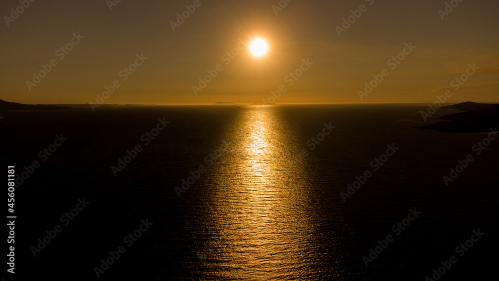 Fototapeta premium sunset over the sea
