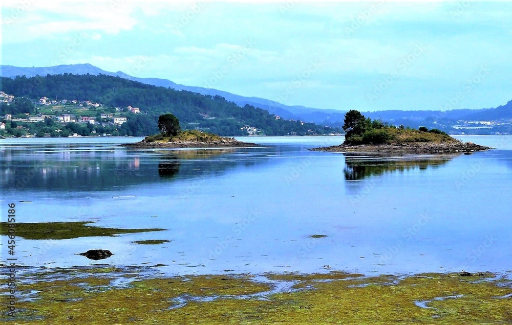 Islas Alvedosas en la ría de Vigo, Galicia