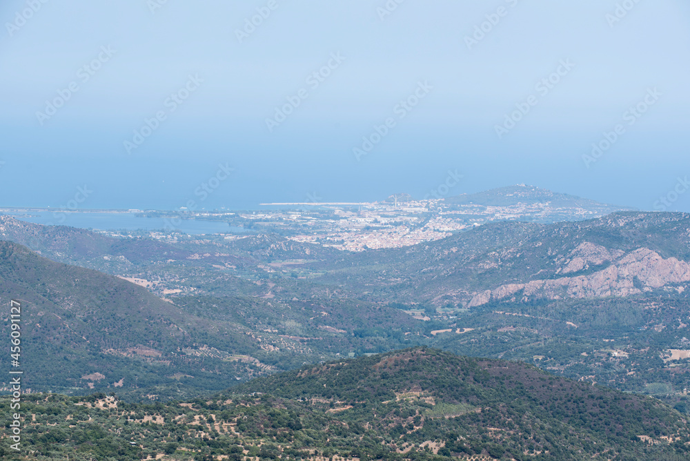 Das Hochland von Sardinien mit den Dörfern Ulassai, Gairo und Lanusei ist ein beeindruckendes Kletterparadies mit den Bergen.