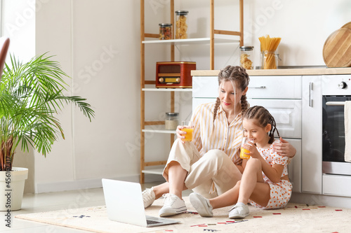 Little girl and her mother ...