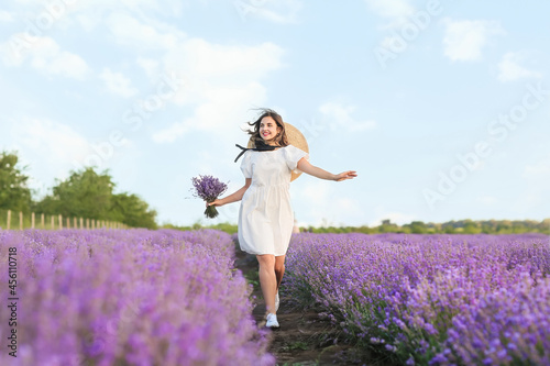 Fototapeta Naklejka Na Ścianę i Meble -  Beautiful young woman in lavender field