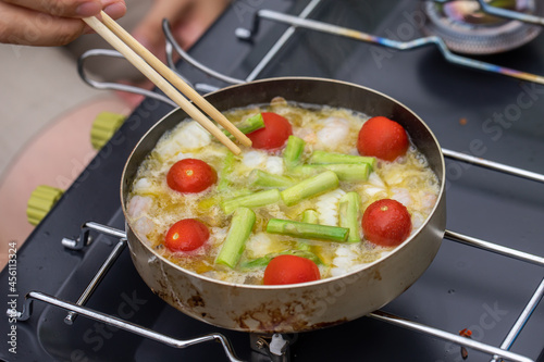 アヒージョ　キャンプ飯　外で過ごす休日　おうちじかん　にんにく料理　おそとごはん photo