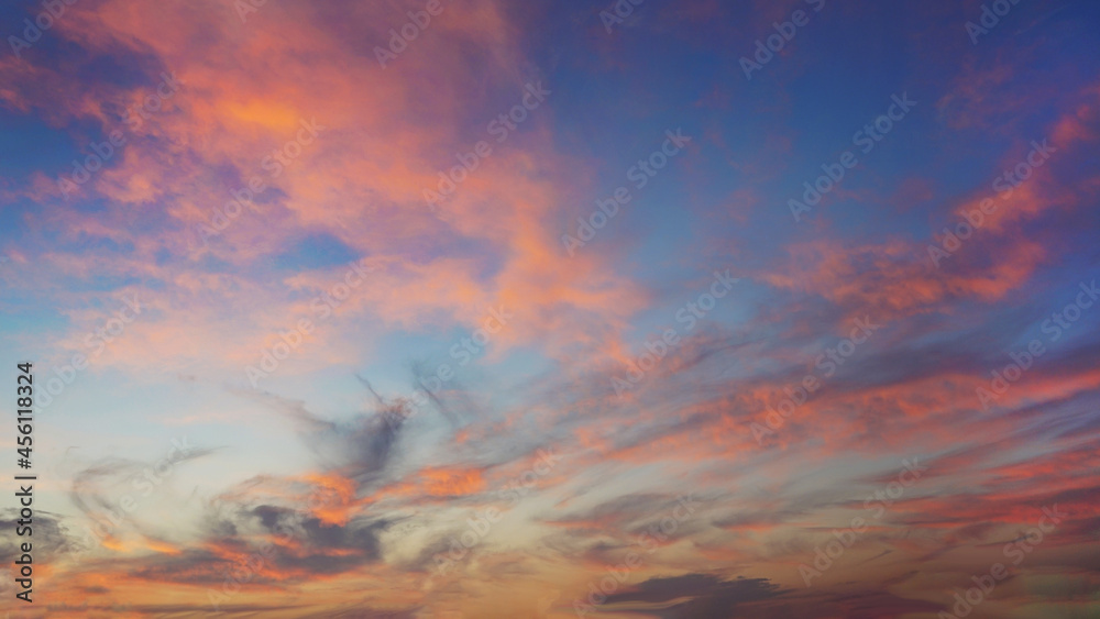 Naklejka premium A colorful sky a few minutes before sunrise