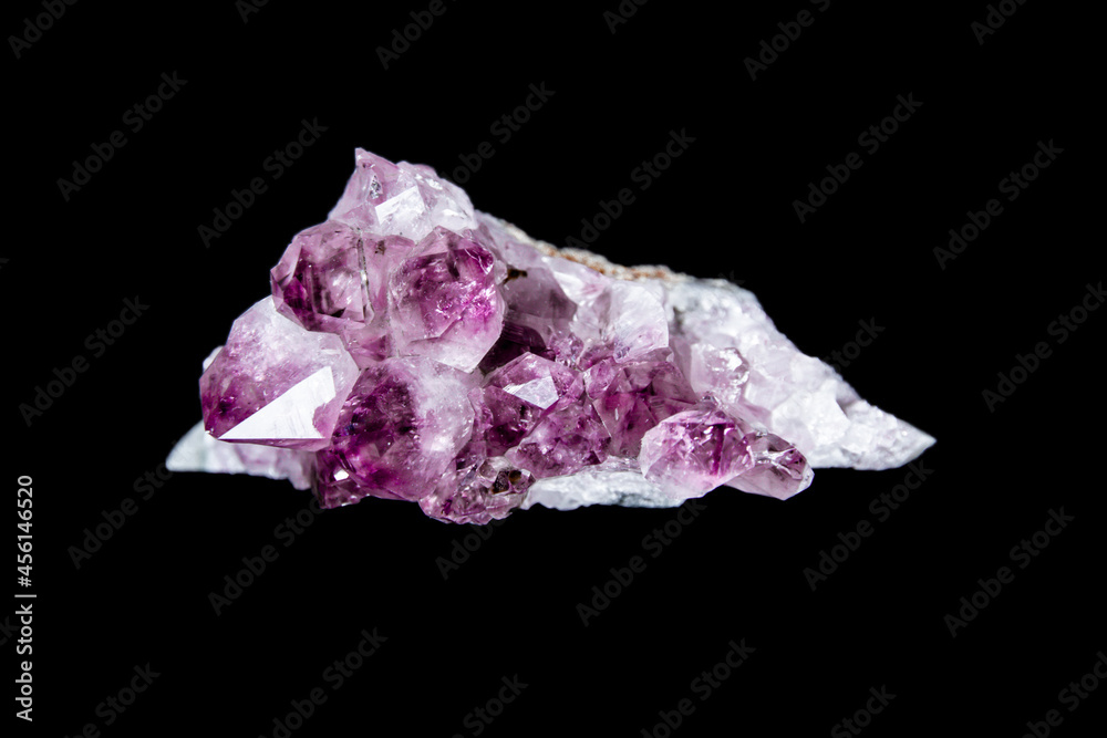 Fototapeta premium Amethyst gemstone on a black background