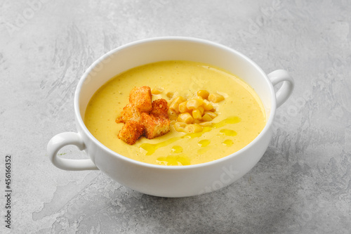Plakat w ramie Mashed corn soup with croutons