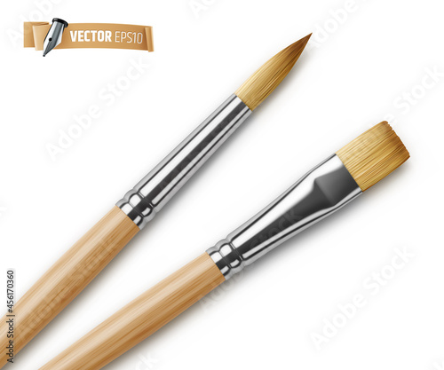 Pinceaux en bois vectoriels sur fond blanc