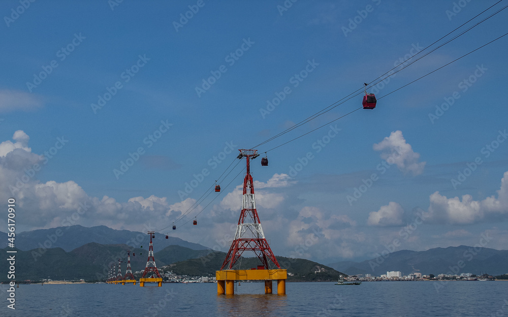 Obraz premium Cable car across the bay to the island