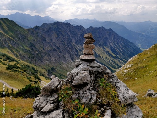 Cairn in the mountains © Inha