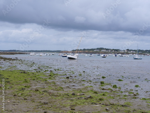 The bay of Mesquer at low tide.