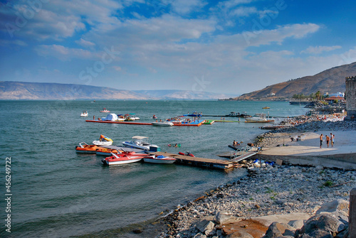 The Sea of Galilee, also Kinneret, Lake of Gennesaret, or Lake Tiberias is the largest freshwater lake in Israel, it is the lowest freshwater lake on Earth Fototapet