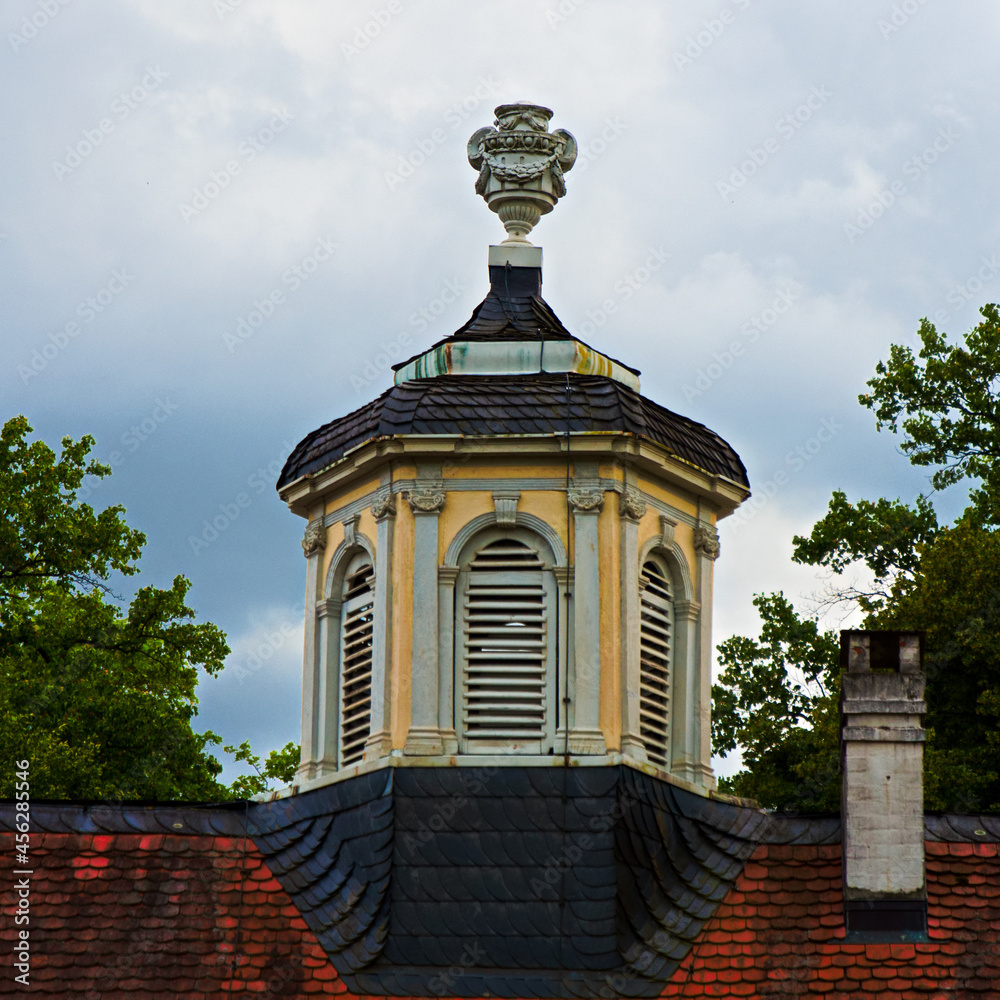 Türmchen auf dem Seitenflügel von Schloss Wilhelmsbad in Hanau