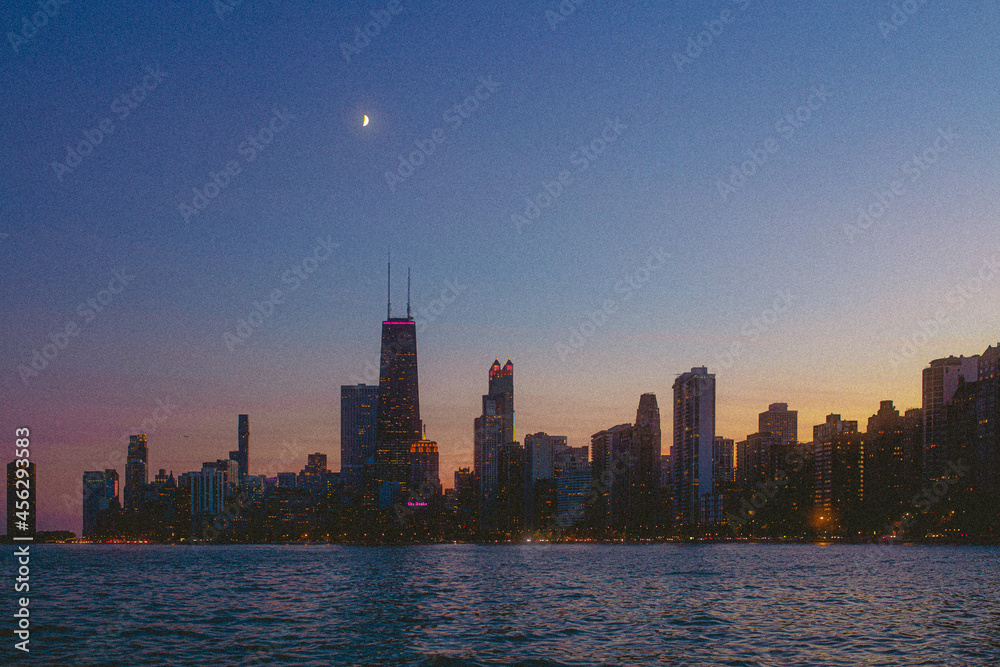 Obraz premium city skyline at sunset (Chicago)