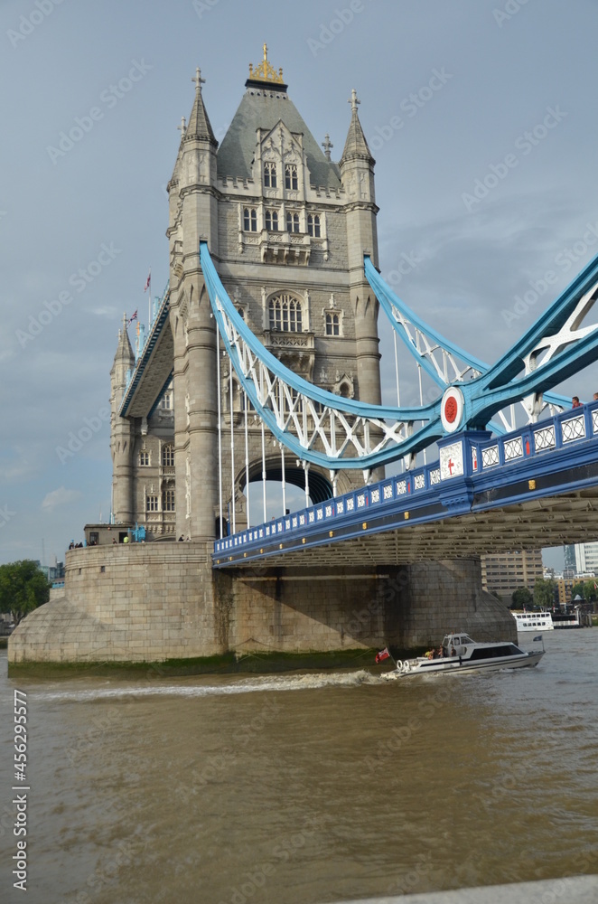 Obraz premium PUENTE DE LA TORRE, LONDRES