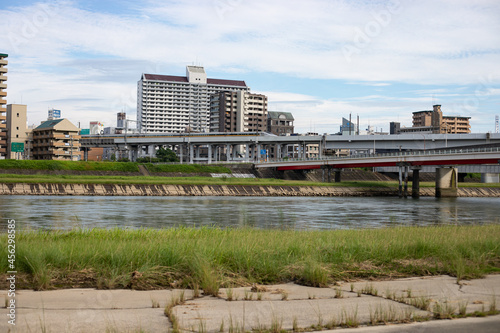 EOS5D.広島太田川放水路、横川町の新幹線。