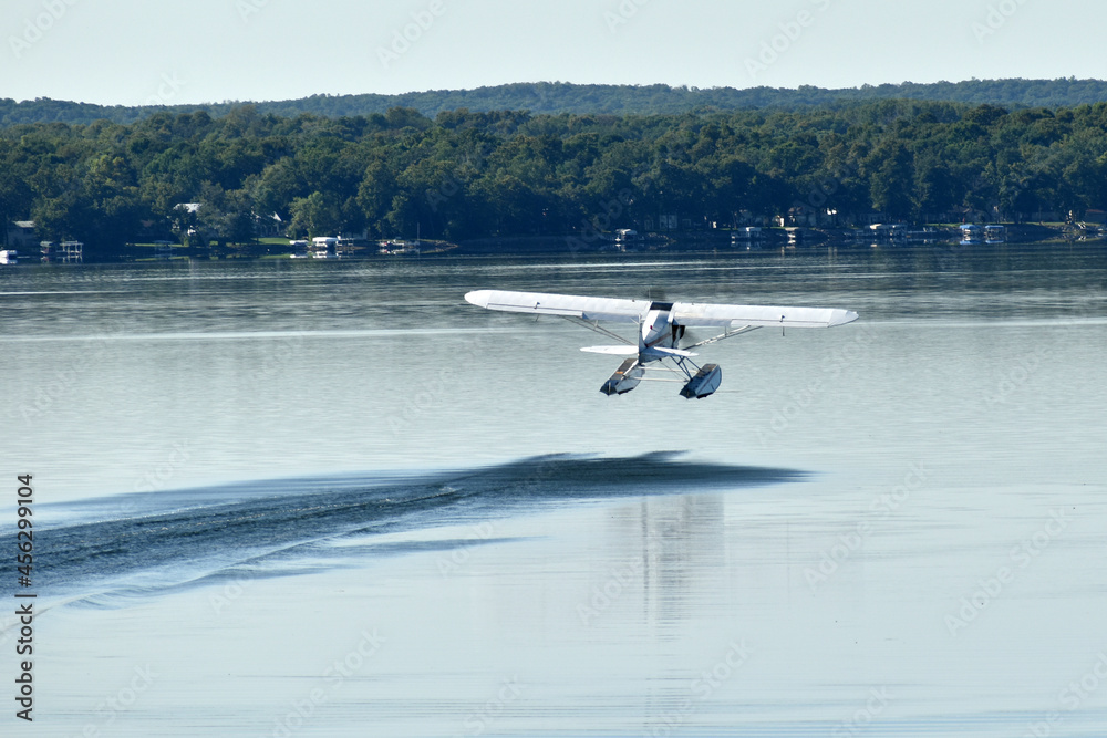 Obraz premium Float plane on Minnesota lake