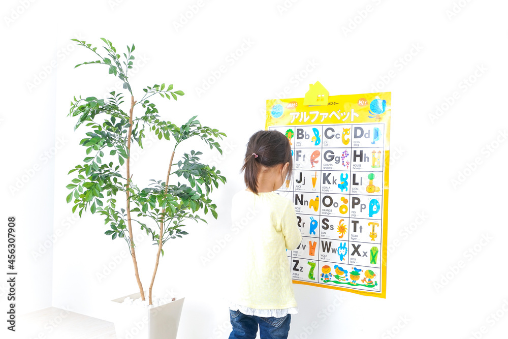 英語の勉強をする子供 英語の勉強をする子供