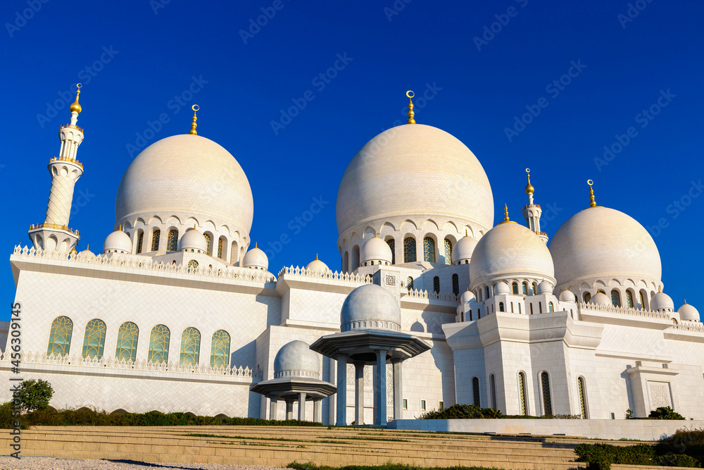 Sheikh Zayed Grand Mosque in Abu Dhabi