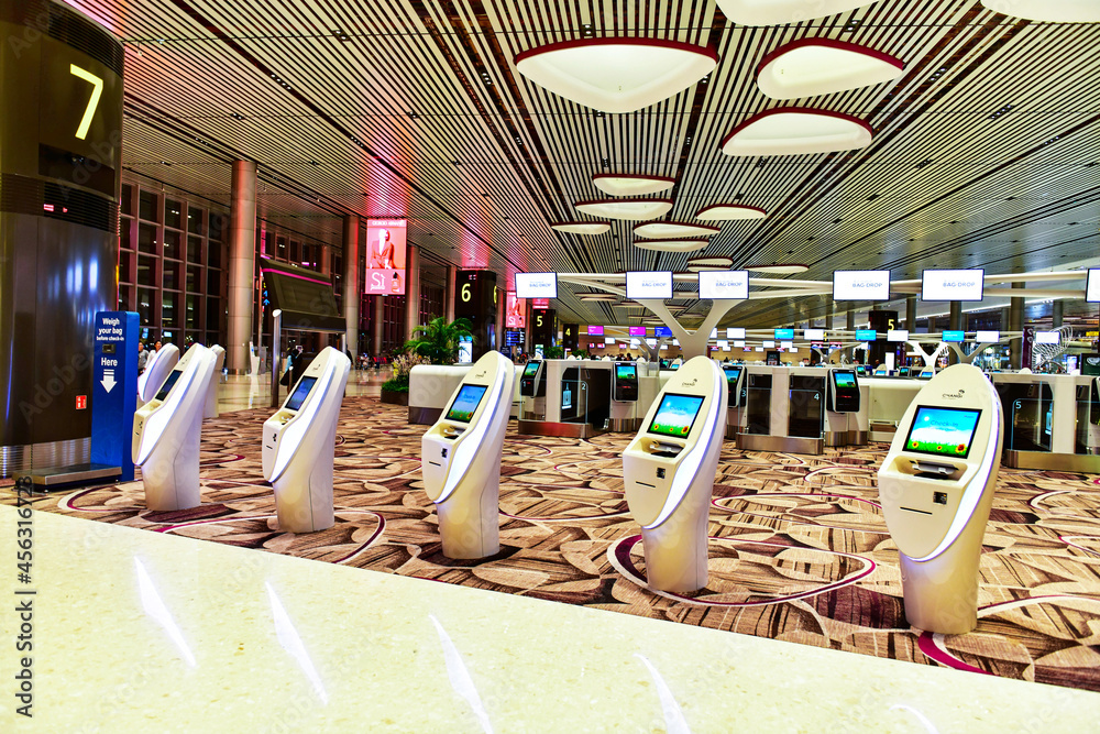 Changi airport, Singapore - OCTOBER 3,2018 : Automatic self check-in ...