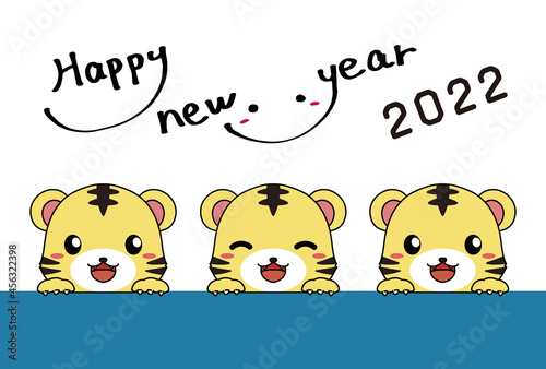 ひょっこり顔を出すトラと手書きのHappy New Yearの文字の2022年の年賀状