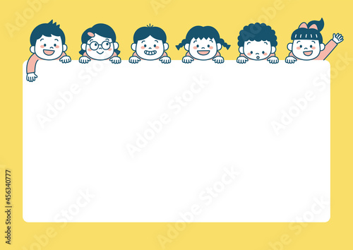 楽しそうに顔を出す子どものイラスト（フレーム）
