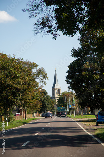 Atzendorf, Ortseingang, mit Kirche