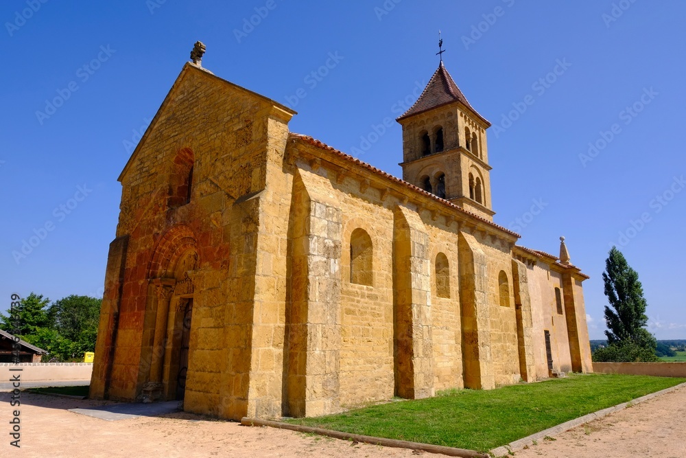 Fototapeta premium monceaux l'étoile église saint pierre saint Paul