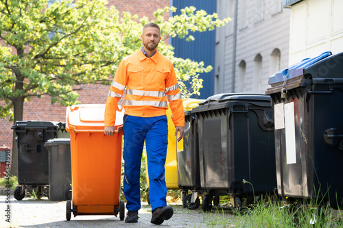 Obraz na płótnie Garbage Removal Man Doing Trash