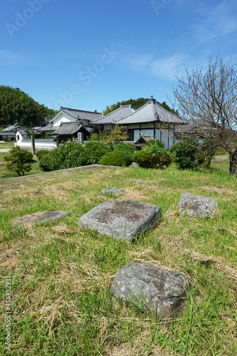 Wallpaper Mural 川原寺跡　塔跡から弘福寺を望む　奈良県明日香村 Torontodigital.ca
