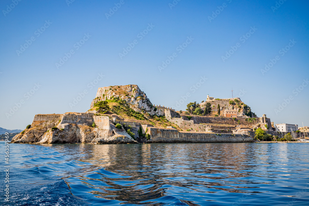 Le Vieux Fort de Corfou vu depuis la mer