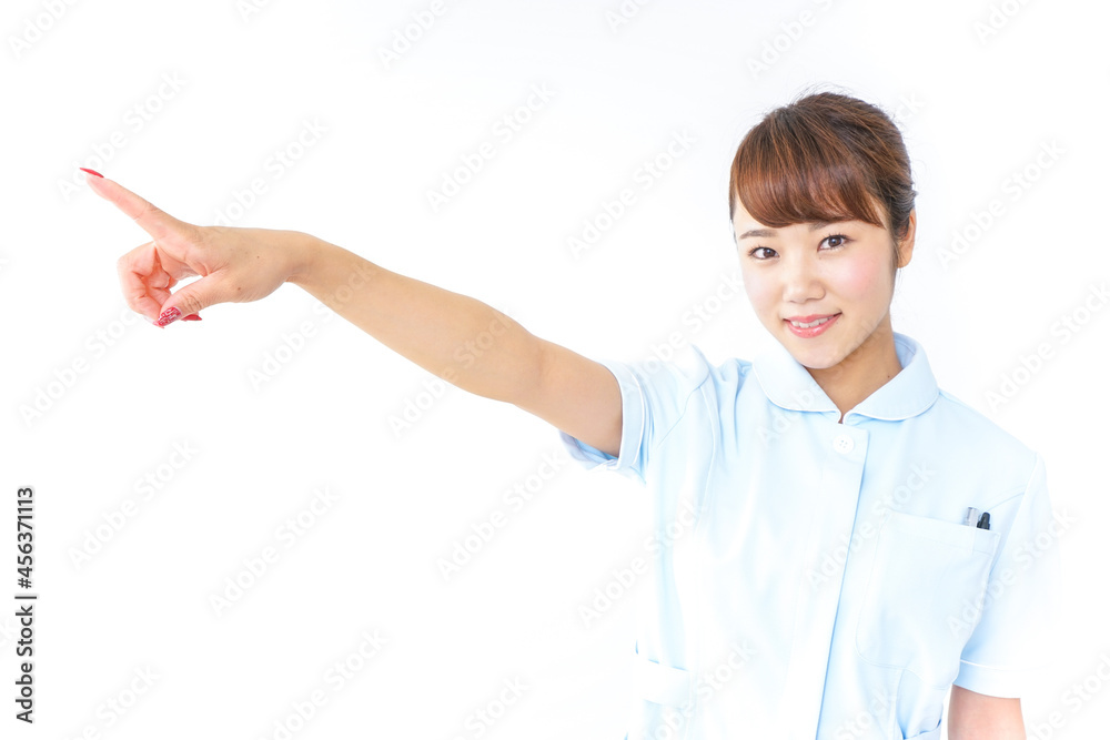 指を指す看護師 指を指す看護師