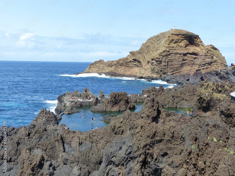 Piscina naturale a Porto Moniz a Madeira in Portogallo.