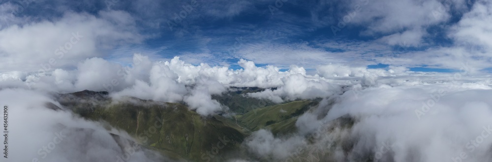 Obraz premium aerial view of the mountain with clouds